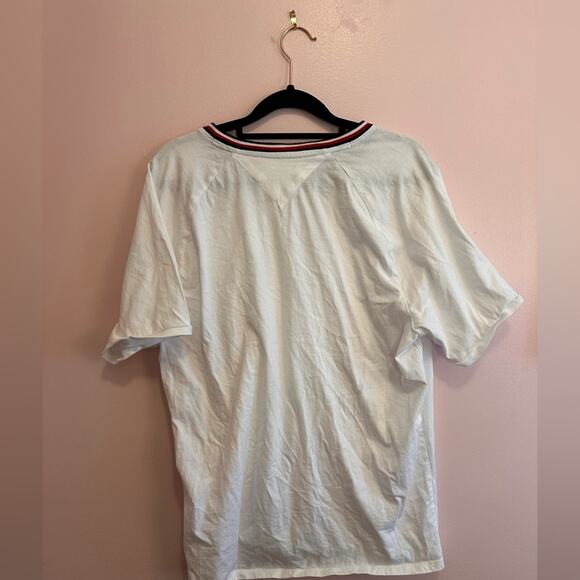 Tommy Hilfiger White Men's Button Logo T-Shirt Large - Picture 5 of 7